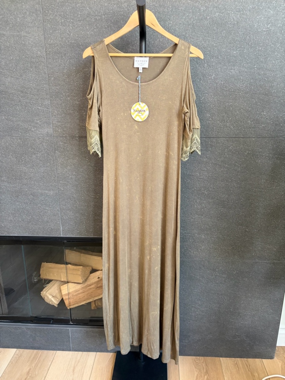 Hayden Los Angeles Cold Shoulder Maxi Dress Size Small - Picture 11 of 13